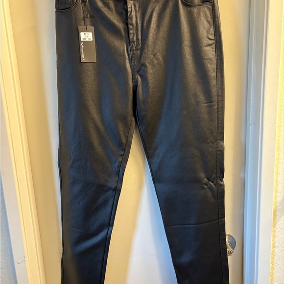 Elegant Black Straight Leg Women's Pleather Pants - Picture 3 of 5